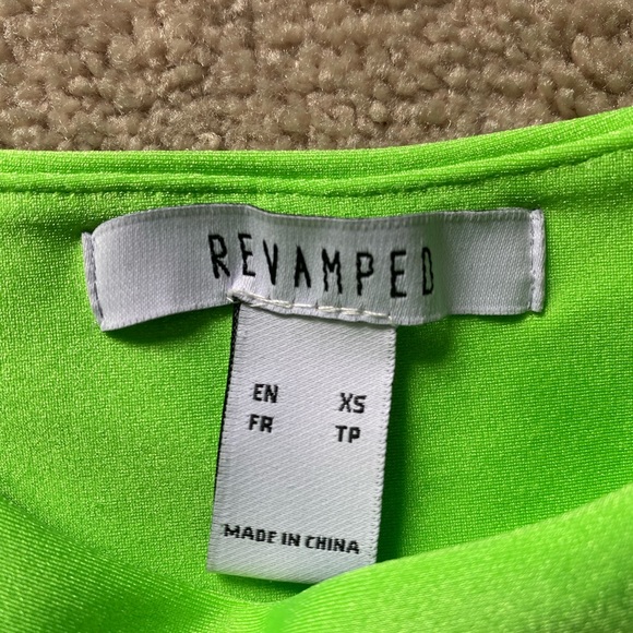 Neon green silk cropped tang top - Picture 2 of 3